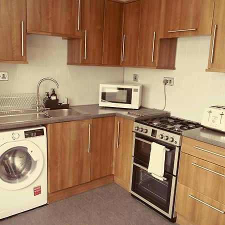 Home In Longwell Green Warmley ภายนอก รูปภาพ