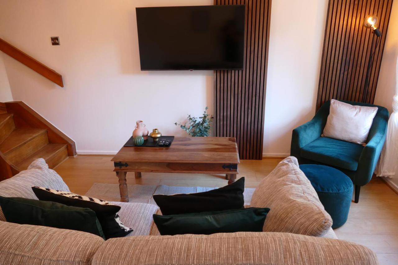Home In Longwell Green Warmley ภายนอก รูปภาพ